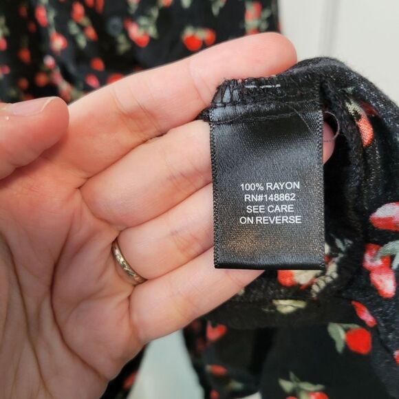 Torrid Babydoll Rayon Crepe Smocked Cherry Print Black Sleeveless Top Size 4X - Picture 7 of 8